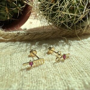 14k solid Gold Scissor & comb barber earrings stud earrings made in Los Angeles